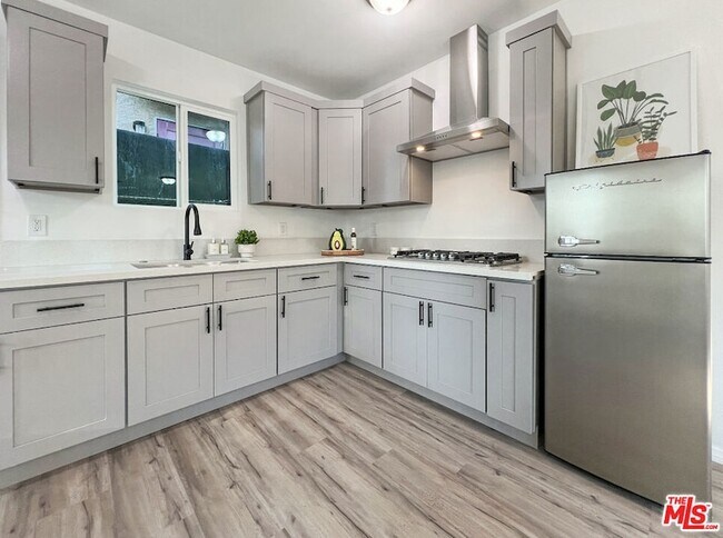 Foto del edificio - 8946 Bryson Ave
