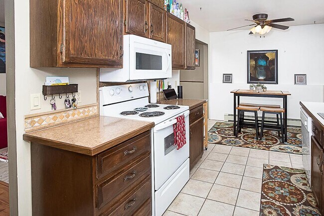 Building Photo - 366 Moccasin Trl