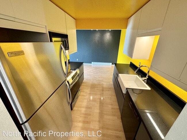 Building Photo - 2 br, 2 bath House - 3635 Fremont Ave N #403
