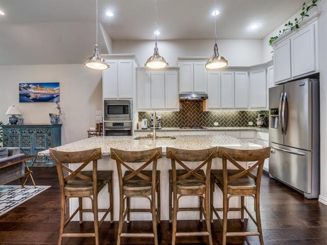 Foto del edificio - 915 Enchanted Wood Dr