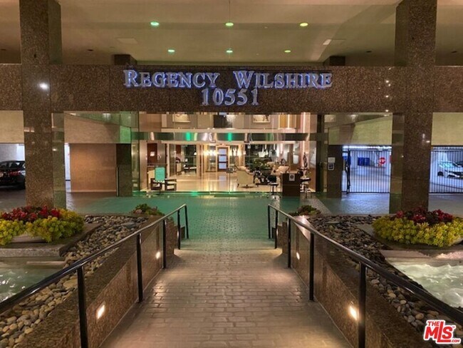 Foto del edificio - 10551 Wilshire Blvd