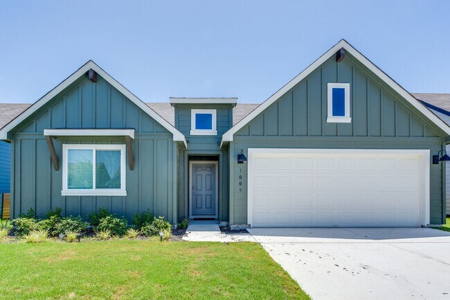 Foto del edificio - 4-BEDROOM NEW CONSTRUCTION IN SWENSON HEIG...