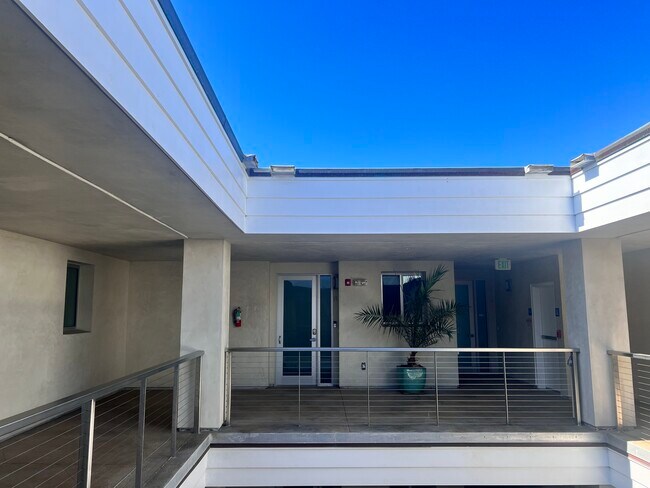 Foto del edificio - 890 W Cliff Dr