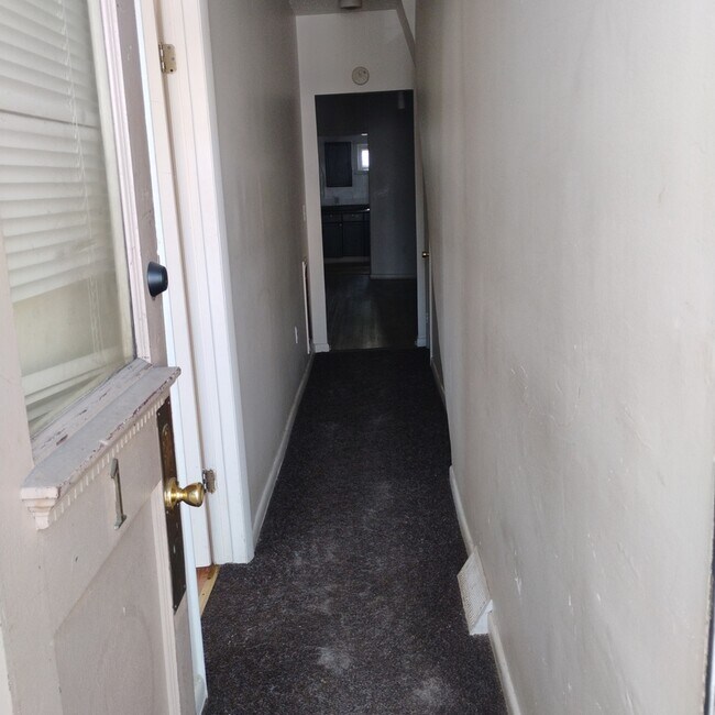 Foto del edificio - 452 A Hudson Ave
