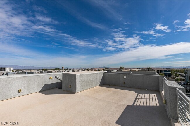 Foto del edificio - 8048 Haywood Estate Ave