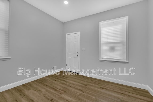 Foto del edificio - 226 N Madeira St