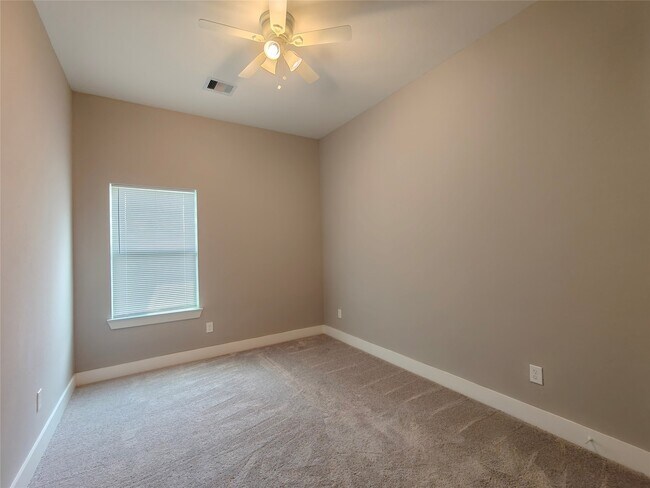 Foto del edificio - 4124 Vaughn St
