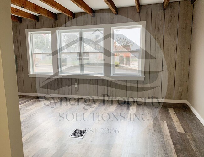 Foto del edificio - Main St E 12