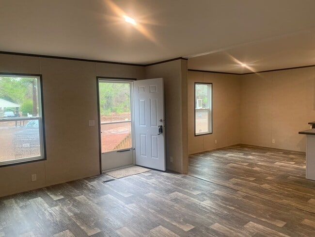 Foto del edificio - For Rent: 3 Bedroom, 2 Bath Newer Mobile Home.