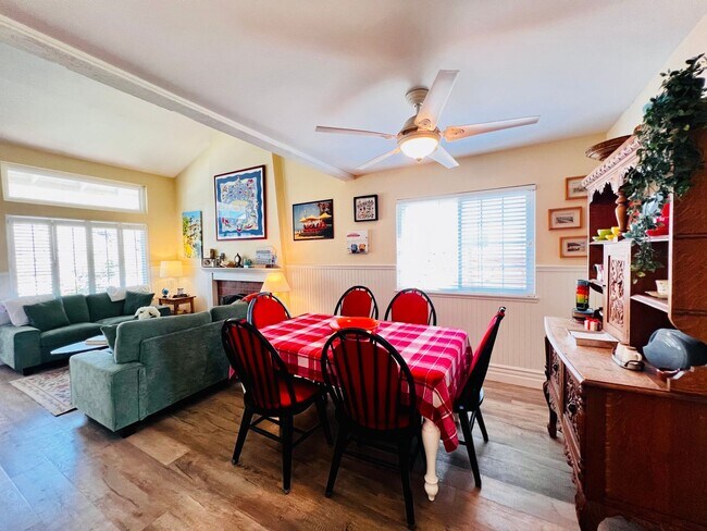 Building Photo - Beautiful 4 bedroom 2 bath House, with man...