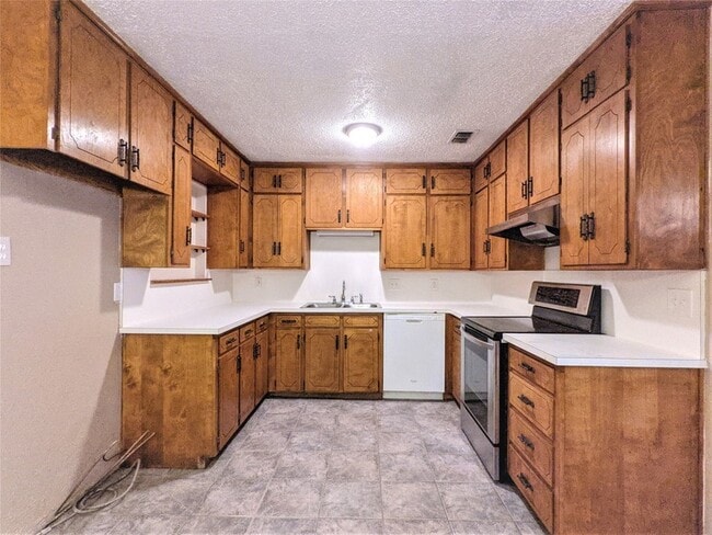 Building Photo - 134 Bellaire Dr