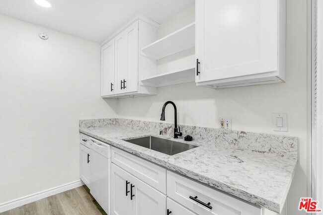Foto del edificio - 10634 Holman Ave