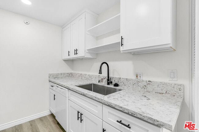 Building Photo - 10634 Holman Ave