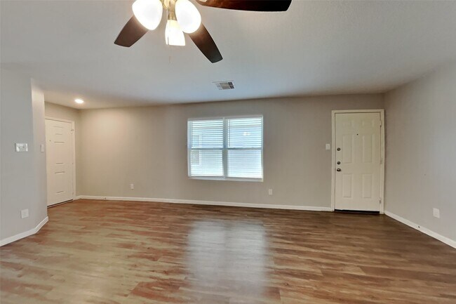 Building Photo - 16716 Foursquare Dr