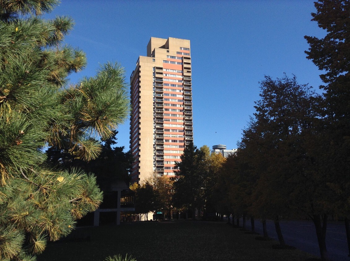 San Francisco Tower - 2510 Grand Blvd