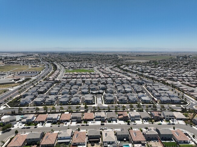 3D Exterior - Escala at Stanford Crossing
