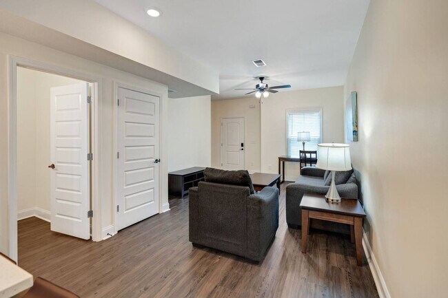 Foto del edificio - 874 Needmore Rd
