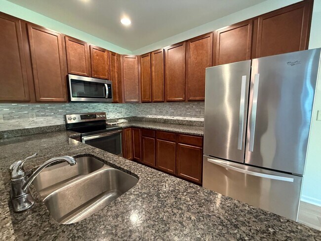 Building Photo - 3- Bedroom Corner Townhome In University City w/ Garage