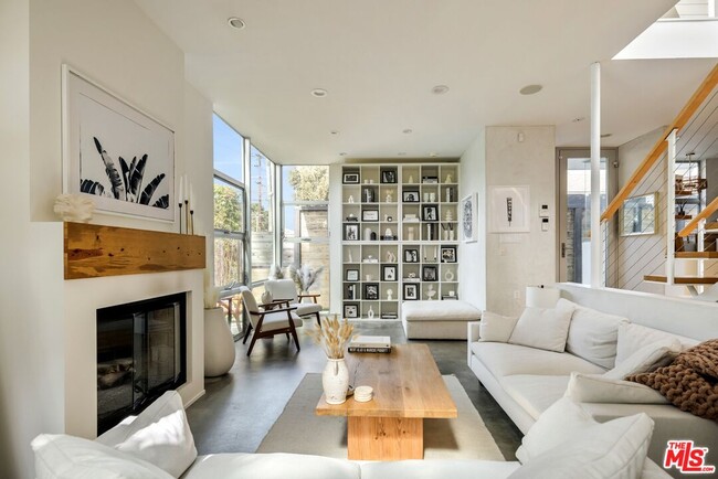 Building Photo - 844 California Ave
