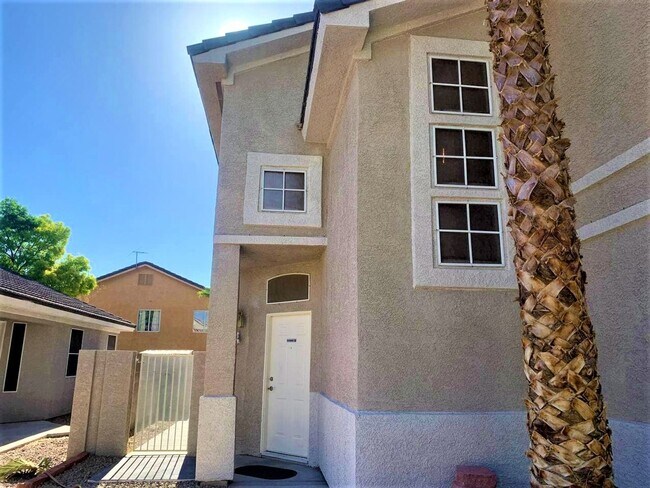 Foto del edificio - $500 MOVE IN BONUS - STUNNING UPDATED 5 BE...