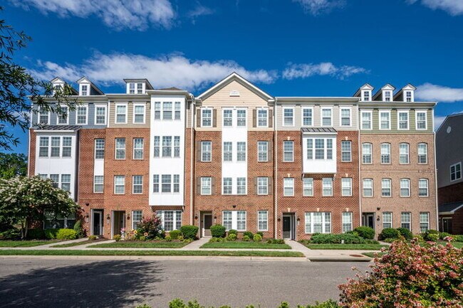 Foto del edificio - Spacious 3 Bedroom Condo with 1-Car Garage in Henrico – Available August 1st – $2,695/mo