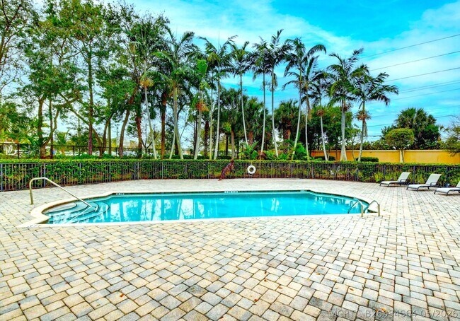 Foto del edificio - 4305 Coventry Pointe Way