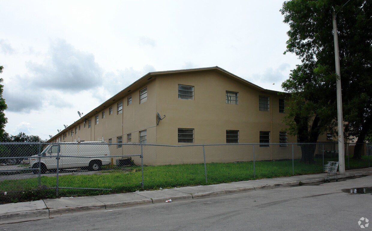 Foto del edificio - 1465 NW 19th Ter