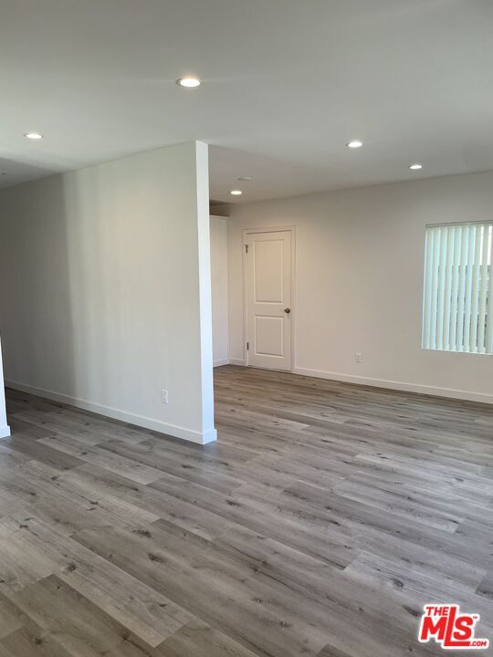 Foto del edificio - 2225 Burnside Ave