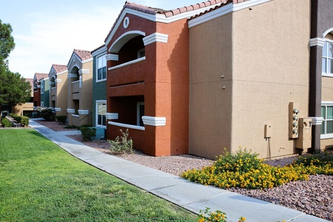 Foto del edificio - SW - COZY CONDO - 2 BEDROOM - 1ST FLOOR