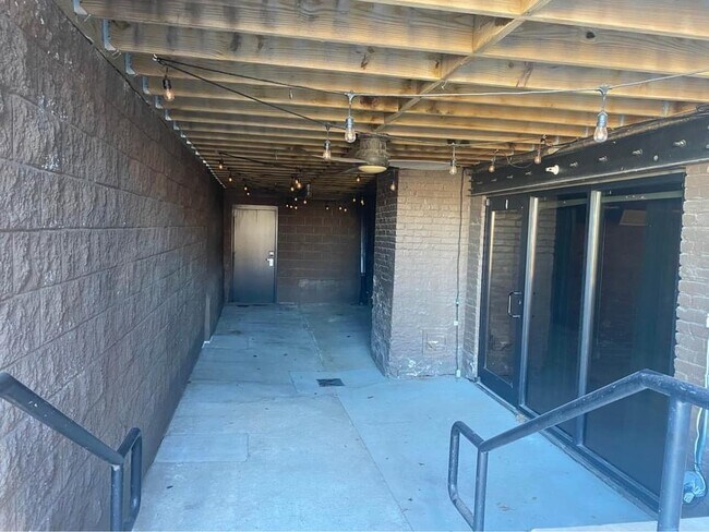 Building Photo - 1113 S 10th St