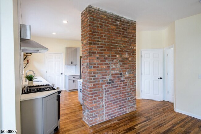 Building Photo - 15 Whitfield St