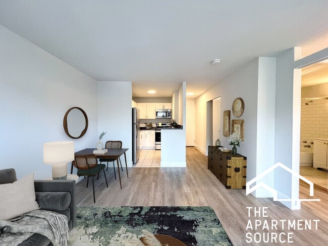 Photo - 1344 N Dearborn St Apartment