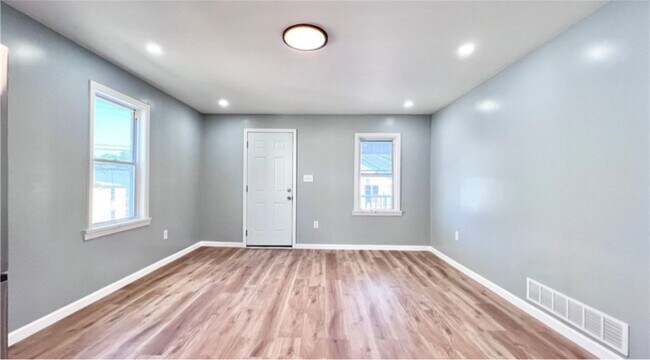 Foto del edificio - 4484 1st St