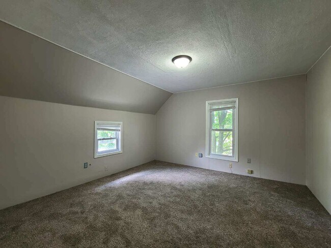 Building Photo - 206 W Sangamon St