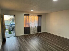 Building Photo - 3307 E Fairmont Ave