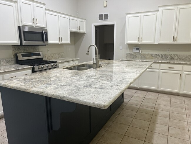 Building Photo - 10409 Heather Valley Dr