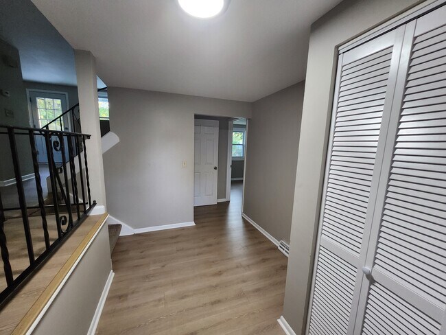 Building Photo - 655 Sunflower Dr