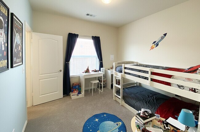 Foto del edificio - 30031 Willow Cove Ln