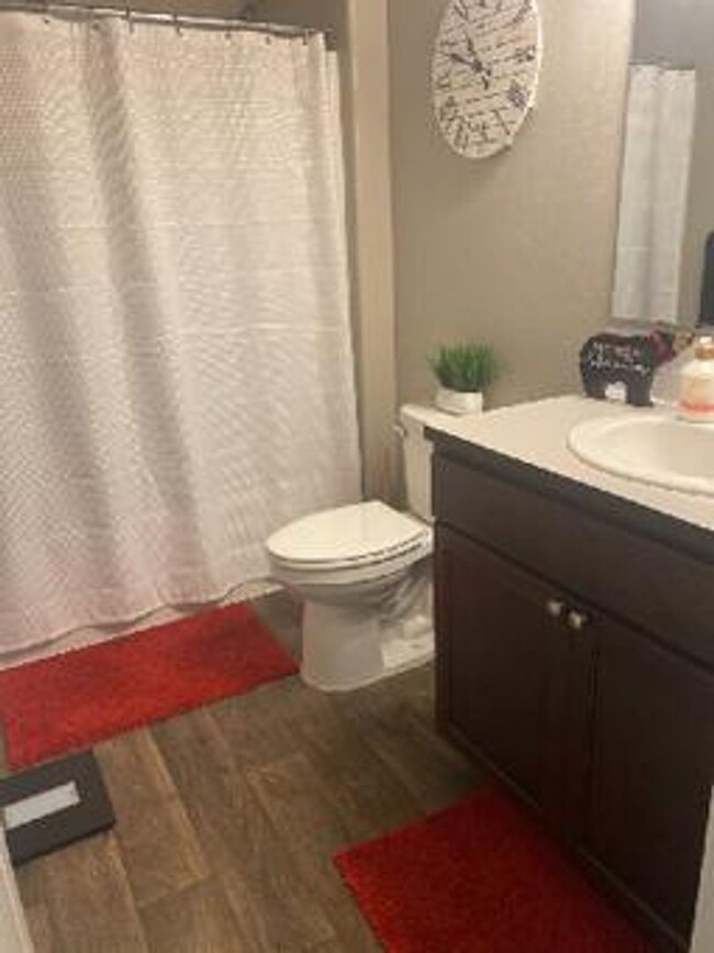 Building Photo - Introducing a charming rental home in East...