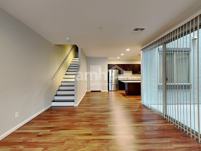 Foto del edificio - 20785 W Maiden Ln