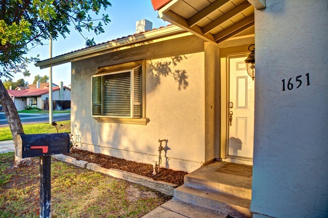 Building Photo - 1651 Point Loma Ct