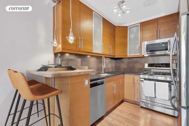 Building Photo - 39 Powers St