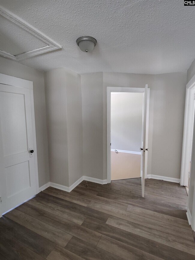 Building Photo - 1100 Rumar St
