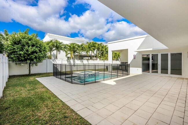 Foto del edificio - 3402 NW 83rd St