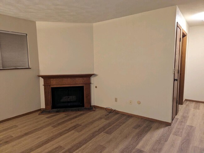 Building Photo - 709 Crosstown Ave