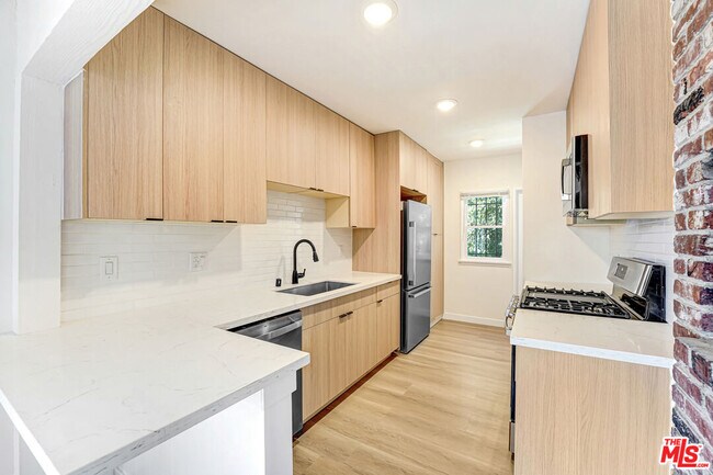 Foto del edificio - 8907 Harratt St
