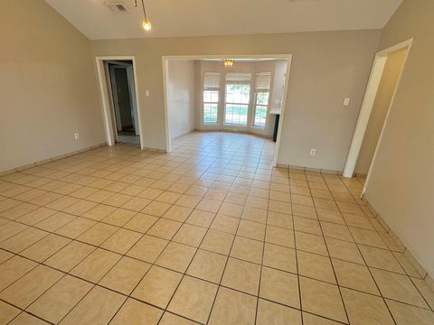 Building Photo - 233 Mariposa Dr