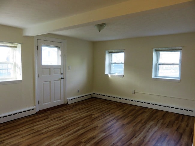Building Photo - 2 bed / 2 bath in Winthrop by the Sea