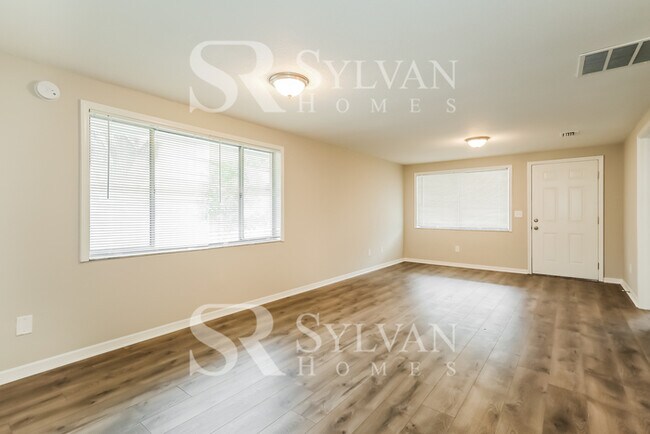 Foto del edificio - The living is easy in this 3 bedroom, 2 bathroom home!