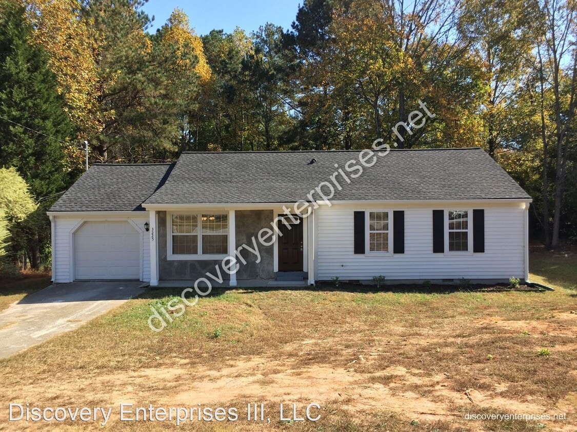 3 br, 2 bath House 3225 Blackfoot LN House Rental in Rex, GA